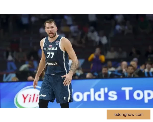 东契奇荣膺生涯第七次月最佳场均37+8+7表现出色 获防守提名